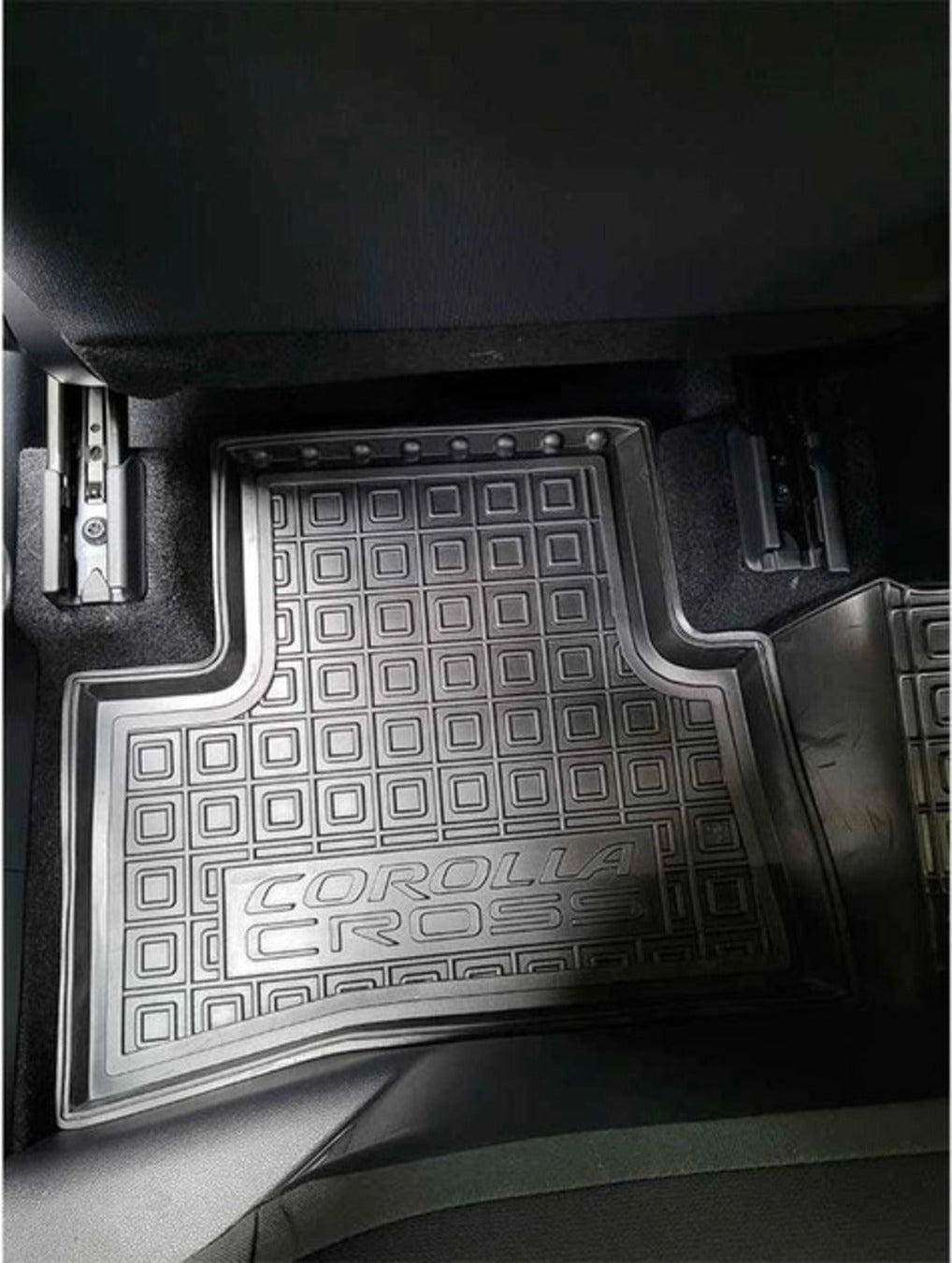 Tappetini di gomma su misura per Toyota Corolla Cross (2021+) Hybrid