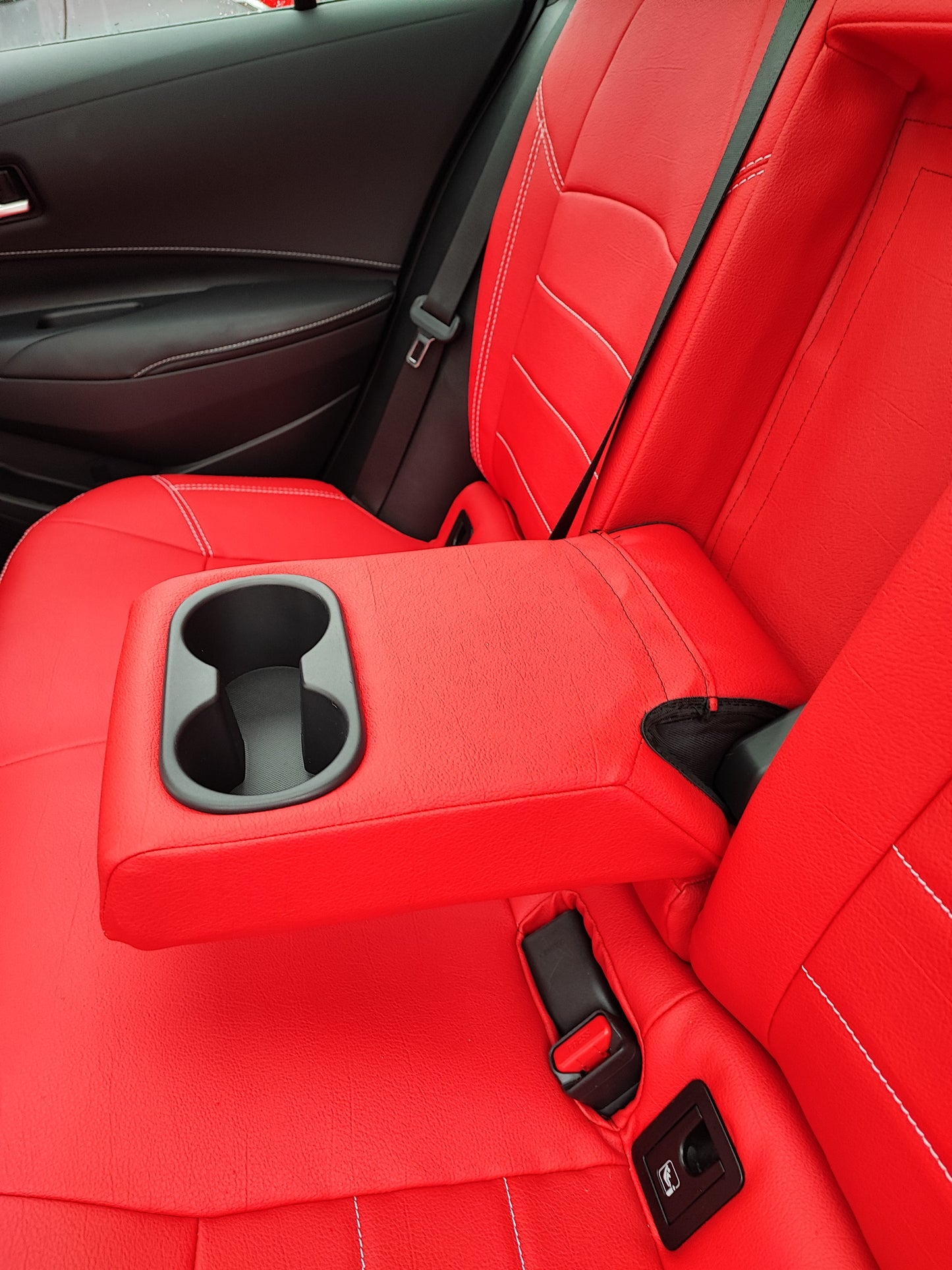 Passgenaue Sitzbezüge für Toyota Corolla (ab 2019) Hybrid, Lederoptik