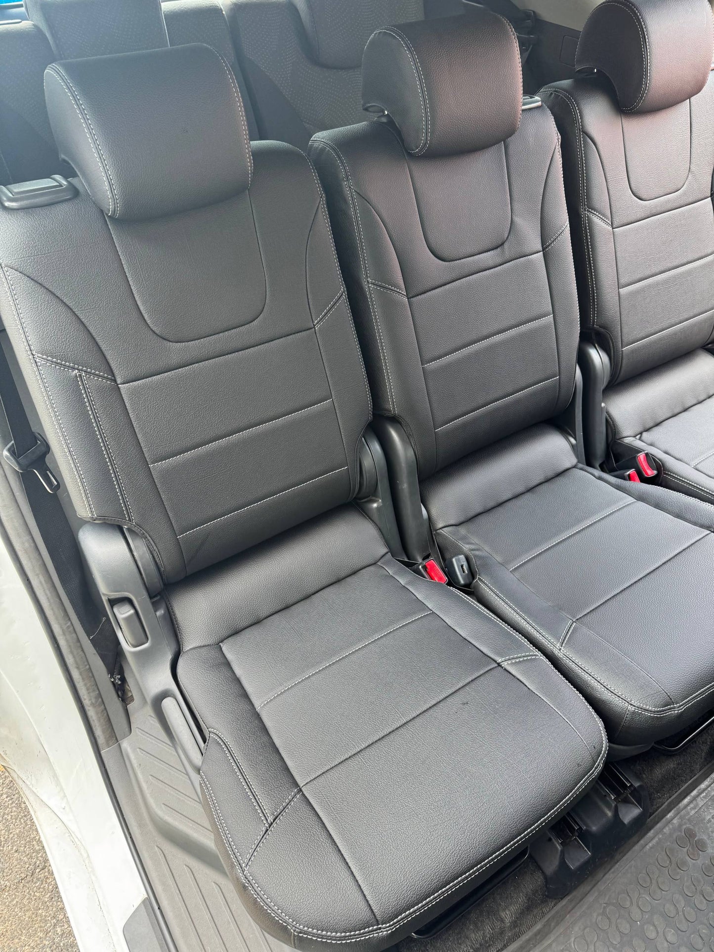 Set coprisedili su misura per Toyota Prius+ Hybrid (2012-2022), Leather Style