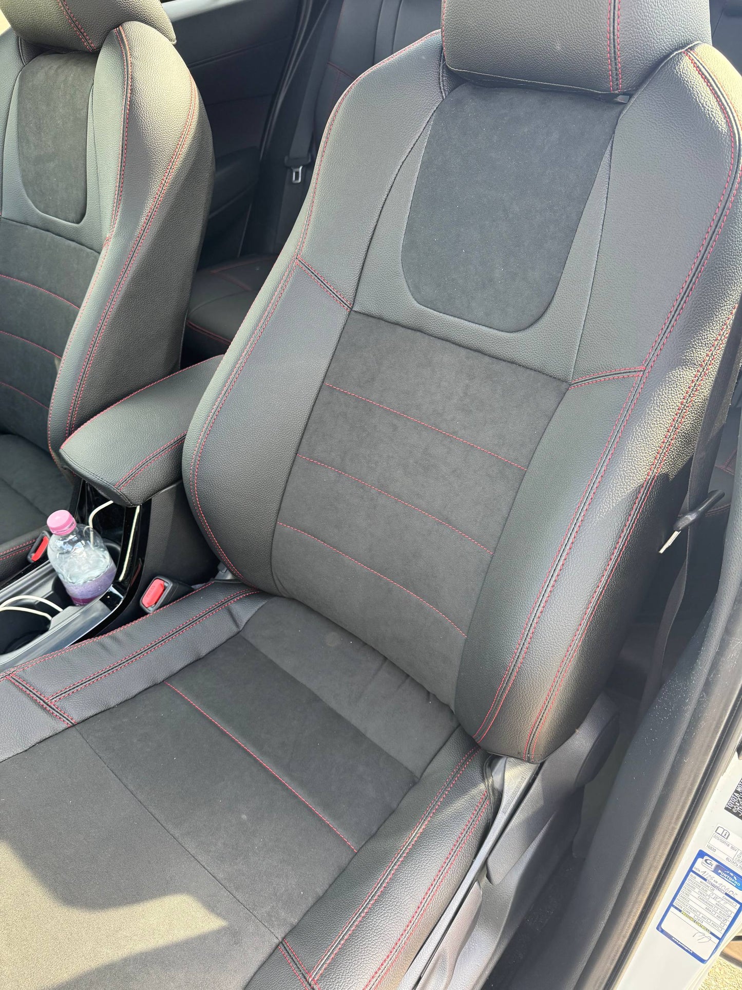 Maßgefertigte Sitzbezüge für Toyota Corolla Cross Hybrid (ab 2021), Lederoptik