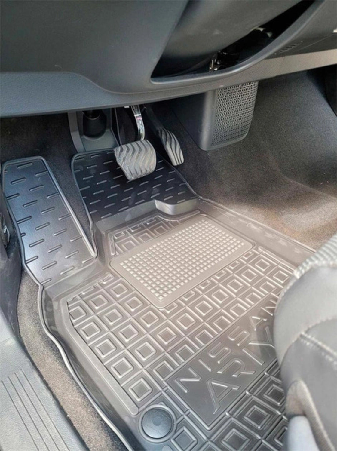 Set tappetini di gomma su misura per Nissan Nissan Ariya (2022 - oggi)